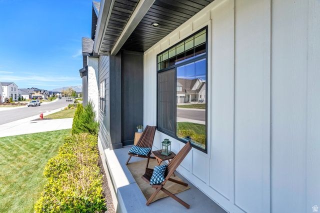 208 N BAY DR, Vineyard, UT 84059