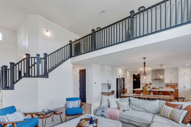 208 N BAY DR, Vineyard, UT 84059