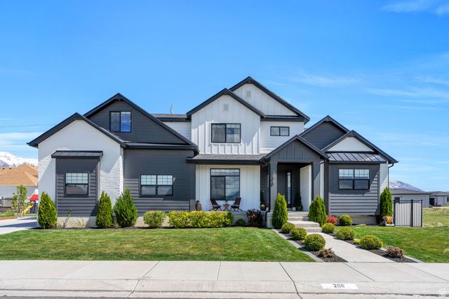 208 N BAY DR, Vineyard, UT 84059