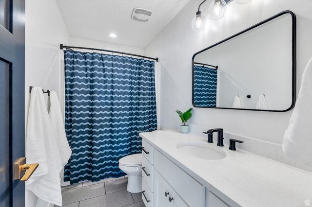 208 N BAY DR, Vineyard, UT 84059