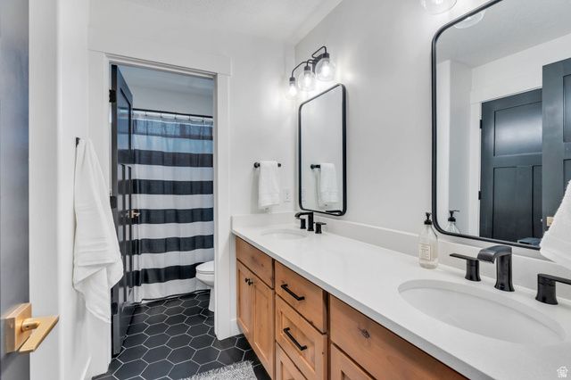 208 N BAY DR, Vineyard, UT 84059