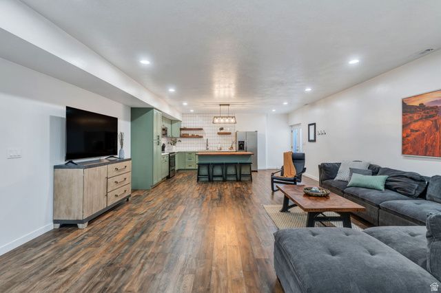 208 N BAY DR, Vineyard, UT 84059