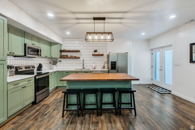 208 N BAY DR, Vineyard, UT 84059