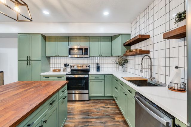208 N BAY DR, Vineyard, UT 84059