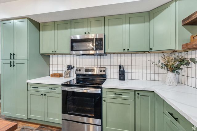 208 N BAY DR, Vineyard, UT 84059