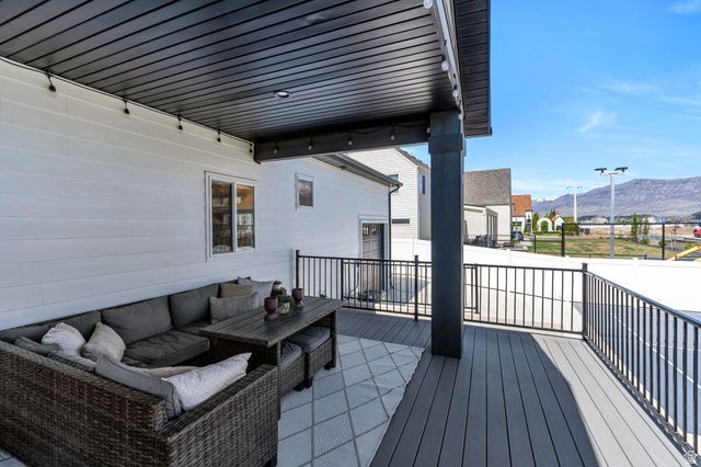 208 N BAY DR, Vineyard, UT 84059