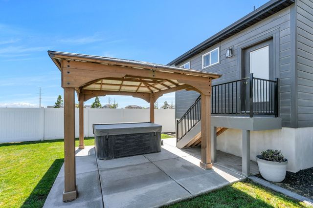 208 N BAY DR, Vineyard, UT 84059