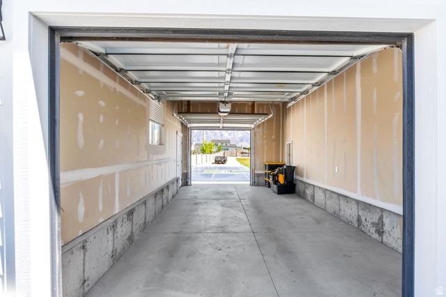 208 N BAY DR, Vineyard, UT 84059