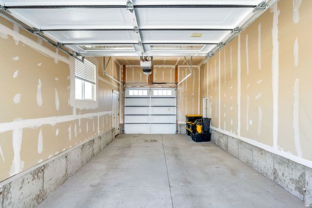 208 N BAY DR, Vineyard, UT 84059