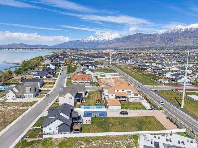 208 N BAY DR, Vineyard, UT 84059