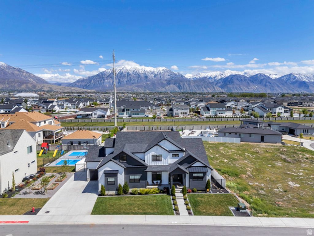 208 N BAY DR, Vineyard, UT 84059