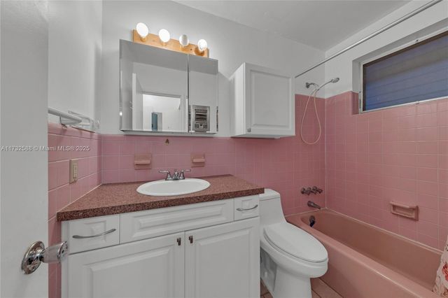 2300 Jackson St 10, Hollywood, FL 33020