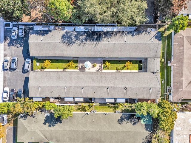 2300 Jackson St 10, Hollywood, FL 33020