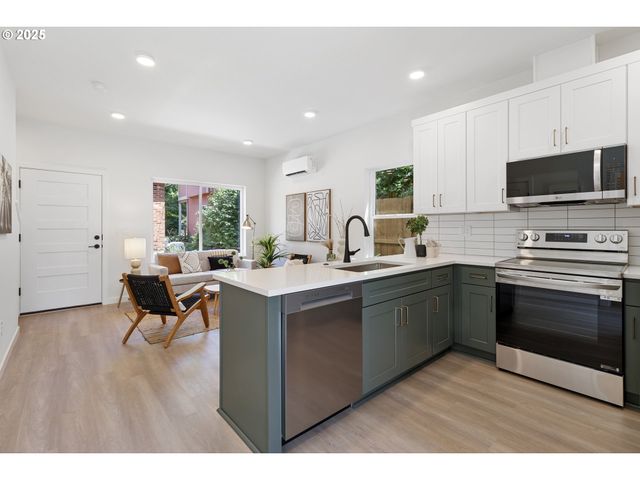 6916 N SWIFT St, Portland, OR 97203