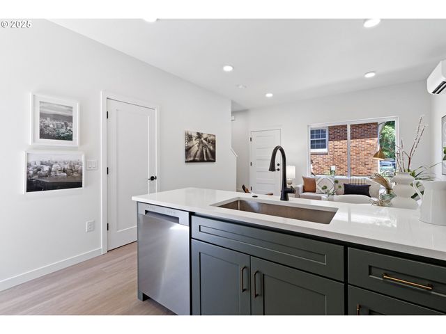 6916 N SWIFT St, Portland, OR 97203