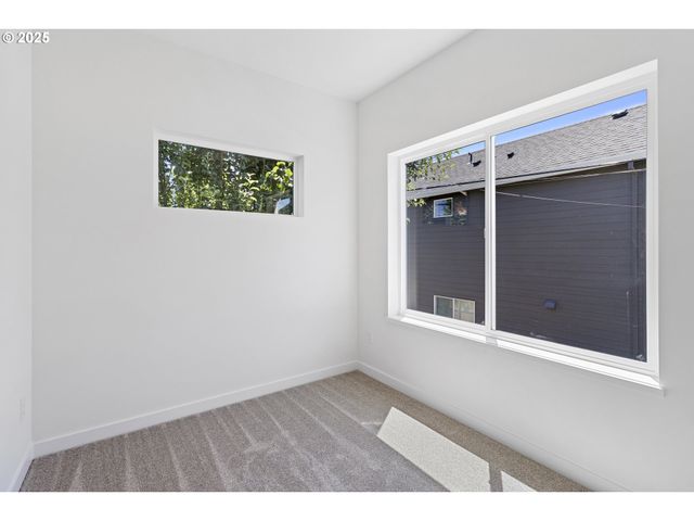 6916 N SWIFT St, Portland, OR 97203