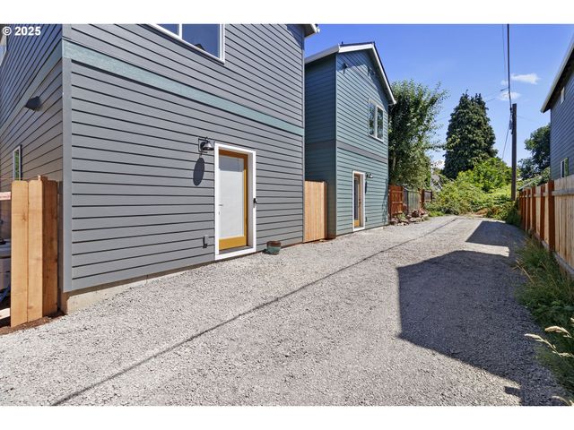 6916 N SWIFT St, Portland, OR 97203