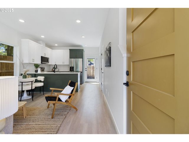 6916 N SWIFT St, Portland, OR 97203