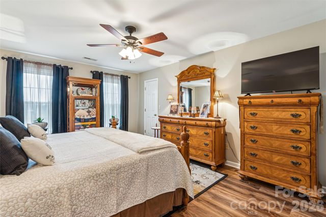 5220 Bridge Pointe Drive, Clemmons, NC 27012