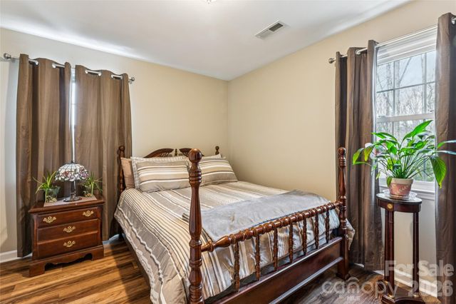 5220 Bridge Pointe Drive, Clemmons, NC 27012