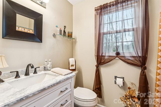 5220 Bridge Pointe Drive, Clemmons, NC 27012