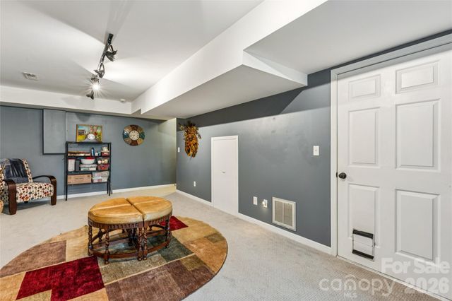 5220 Bridge Pointe Drive, Clemmons, NC 27012