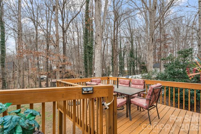 5220 Bridge Pointe Drive, Clemmons, NC 27012
