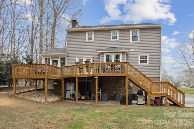 5220 Bridge Pointe Drive, Clemmons, NC 27012