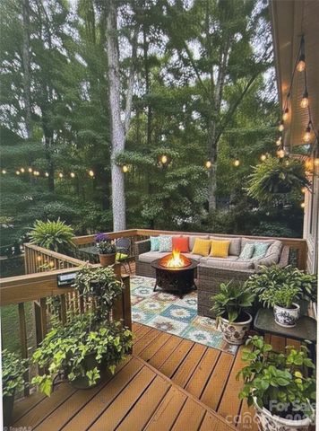 5220 Bridge Pointe Drive, Clemmons, NC 27012