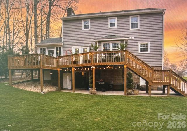 5220 Bridge Pointe Drive, Clemmons, NC 27012