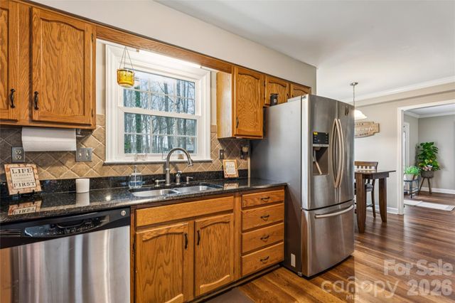 5220 Bridge Pointe Drive, Clemmons, NC 27012