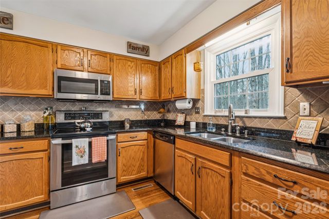 5220 Bridge Pointe Drive, Clemmons, NC 27012