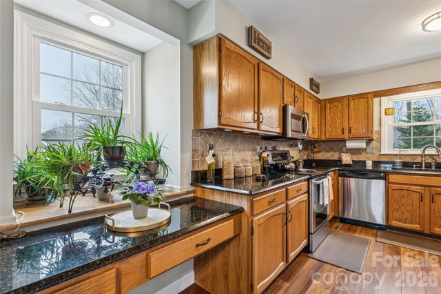 5220 Bridge Pointe Drive, Clemmons, NC 27012