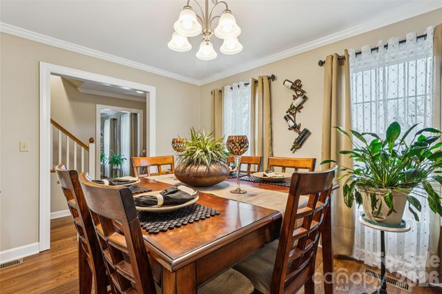 5220 Bridge Pointe Drive, Clemmons, NC 27012