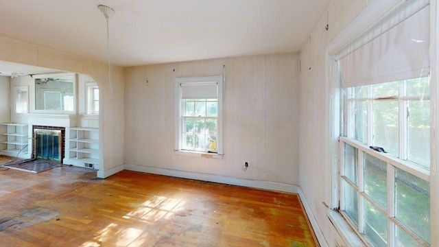 54 Oxford St, Fairhaven, MA 02719