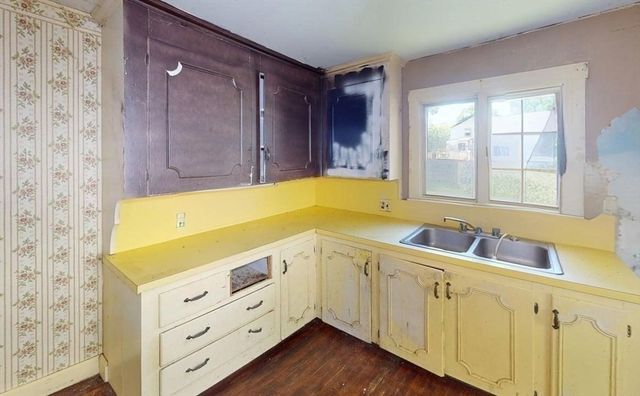54 Oxford St, Fairhaven, MA 02719