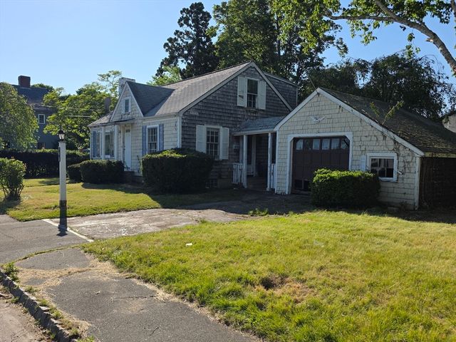 54 Oxford St, Fairhaven, MA 02719