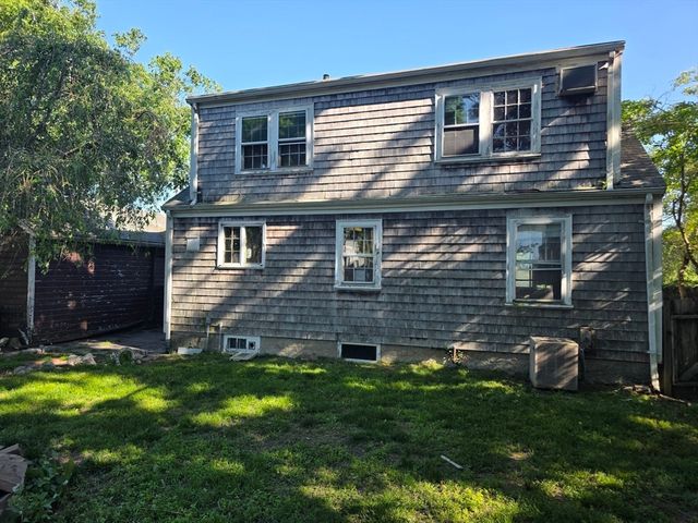 54 Oxford St, Fairhaven, MA 02719
