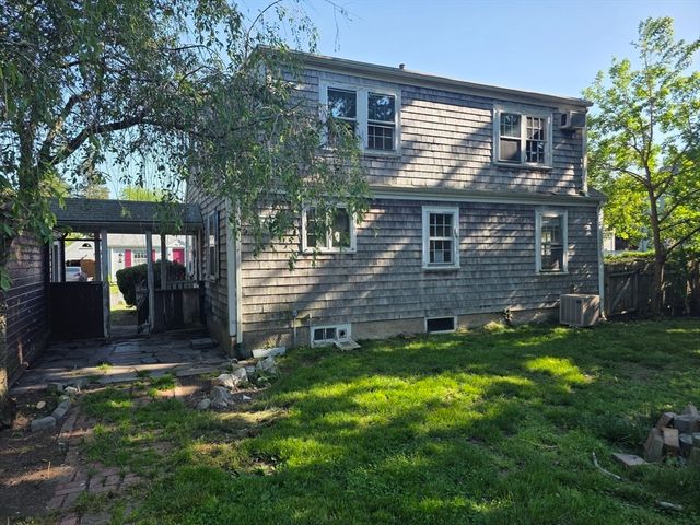 54 Oxford St, Fairhaven, MA 02719