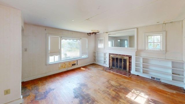 54 Oxford St, Fairhaven, MA 02719