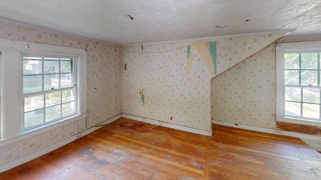 54 Oxford St, Fairhaven, MA 02719