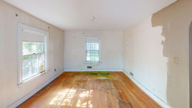 54 Oxford St, Fairhaven, MA 02719