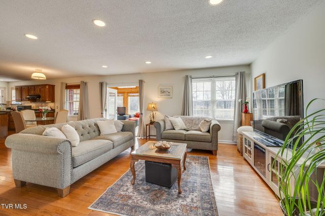 701 Dewberry Circle, Kingsport, TN 37663