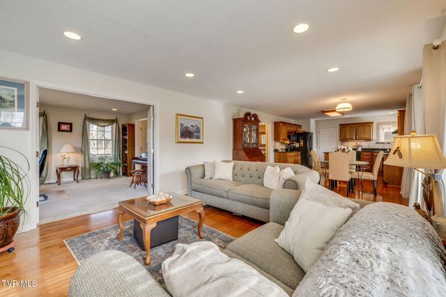 701 Dewberry Circle, Kingsport, TN 37663