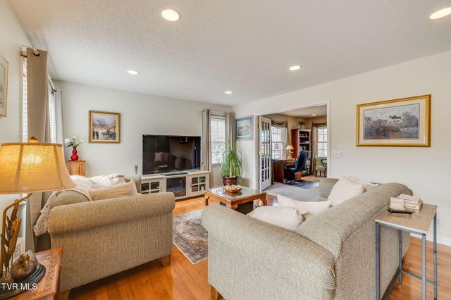 701 Dewberry Circle, Kingsport, TN 37663