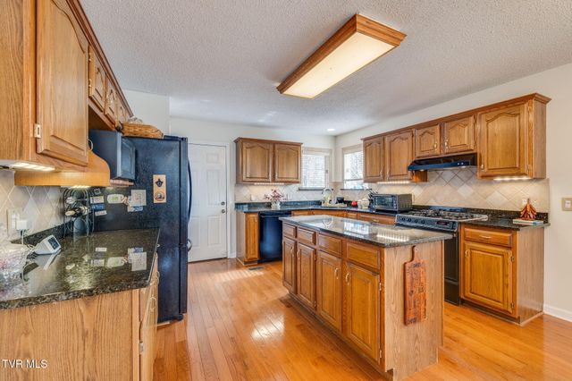 701 Dewberry Circle, Kingsport, TN 37663