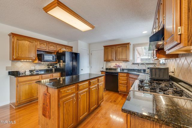 701 Dewberry Circle, Kingsport, TN 37663