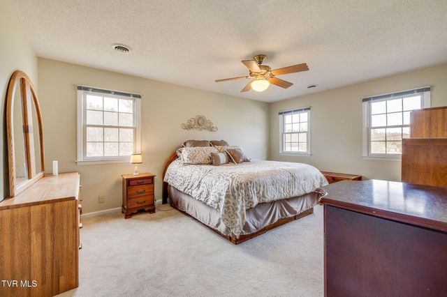 701 Dewberry Circle, Kingsport, TN 37663