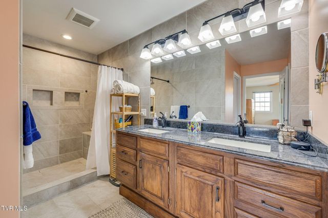 701 Dewberry Circle, Kingsport, TN 37663