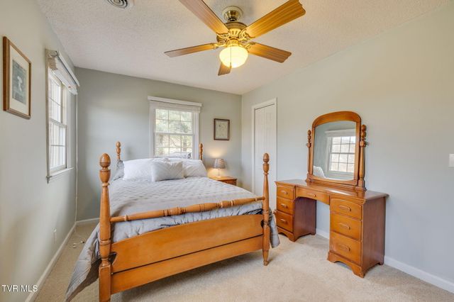 701 Dewberry Circle, Kingsport, TN 37663